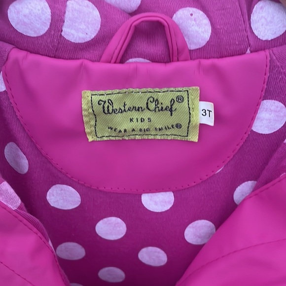Hello Kitty raincoat size 3T - Picture 2 of 3